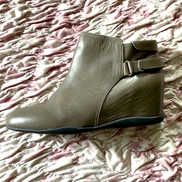 Me Too Wedge Booties! size 9 - Picture 3 of 4